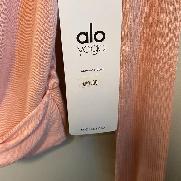 Alo Yoga Cover Long Sleeve Top in Powder Pink. Size M. Crop top. Yoga top - Picture 2 of 7